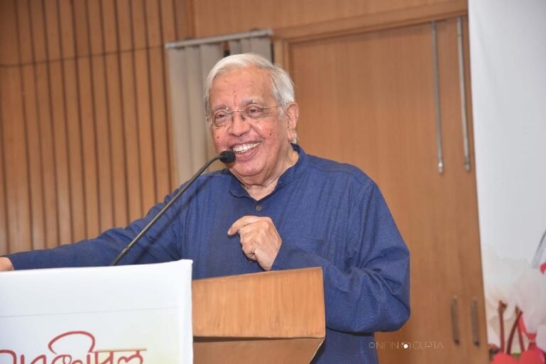 अशोक वाजपेयी और महात्मा गांधी अंतरराष्ट्रीय हिन्दी विश्वविद्यालय
