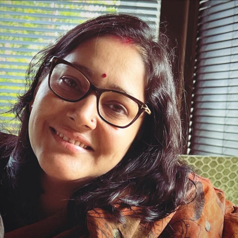 हिन्दी साहित्य दोहरे संकट से जूझ रहा है: शुभ्रास्था
