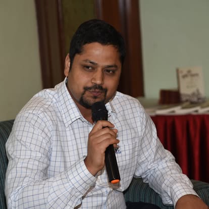 किताबों की दुनिया – काग़ज़ से स्वाइप तक: प्रवीण कुमार झा