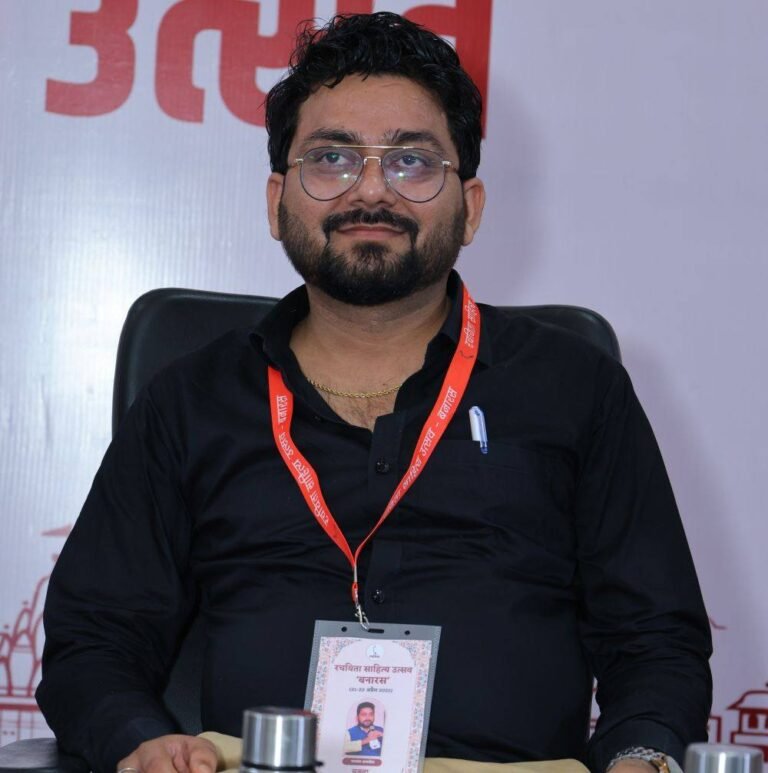 दूसरों के लिए लड़ने वाला लेखक, अपने लिए क्यों नहीं लड़ पाता?