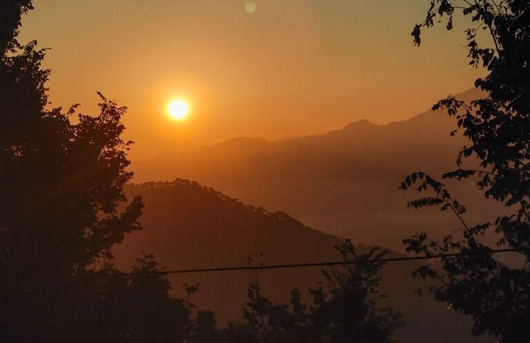 मेहनत के बाद जोड़ी गई लक्ष्मी और मेहनत से अर्जित की गई सरस्वती (विद्या)