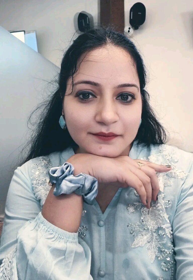 स्याह पन्ने सफ़ेद किताब